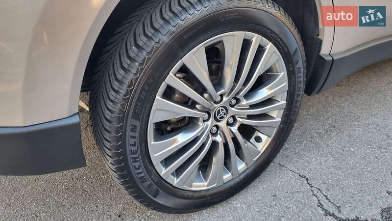 Внедорожник / Кроссовер Toyota Venza 2021 в Киеве