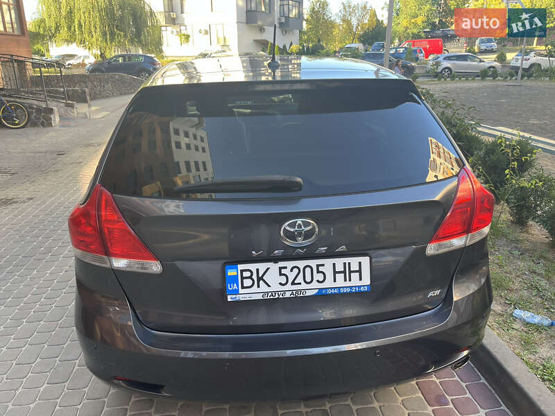 Позашляховик / Кросовер Toyota Venza 2011 в Вараші