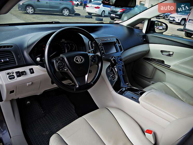 Позашляховик / Кросовер Toyota Venza 2014 в Черкасах
