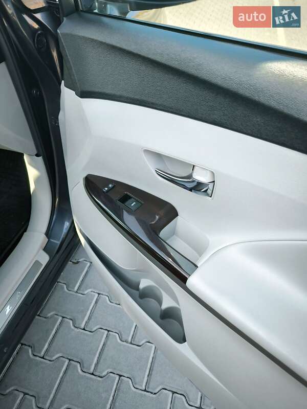 Позашляховик / Кросовер Toyota Venza 2011 в Тернополі