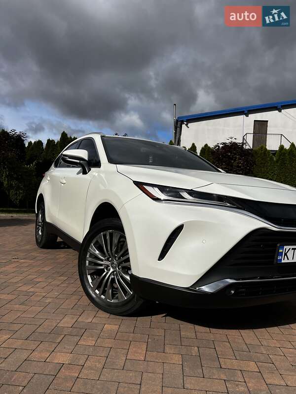 Позашляховик / Кросовер Toyota Venza 2022 в Івано-Франківську