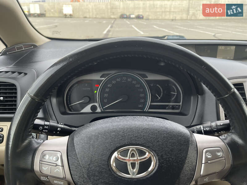 Позашляховик / Кросовер Toyota Venza 2010 в Одесі