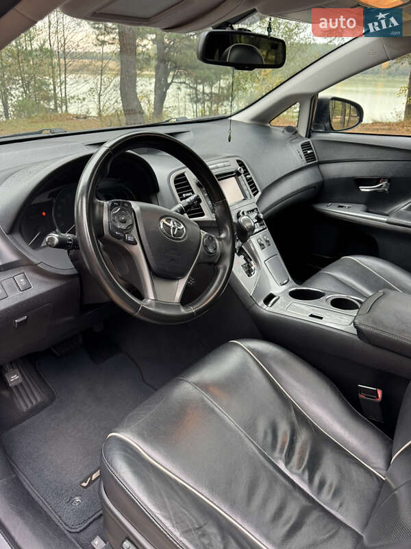 Позашляховик / Кросовер Toyota Venza 2014 в Житомирі