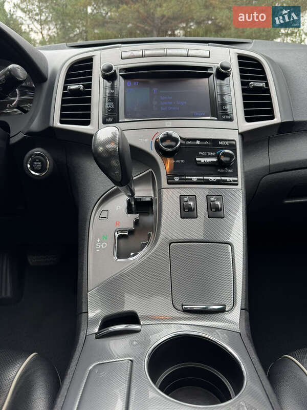 Позашляховик / Кросовер Toyota Venza 2014 в Житомирі