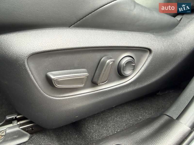 Внедорожник / Кроссовер Toyota Venza 2022 в Киеве