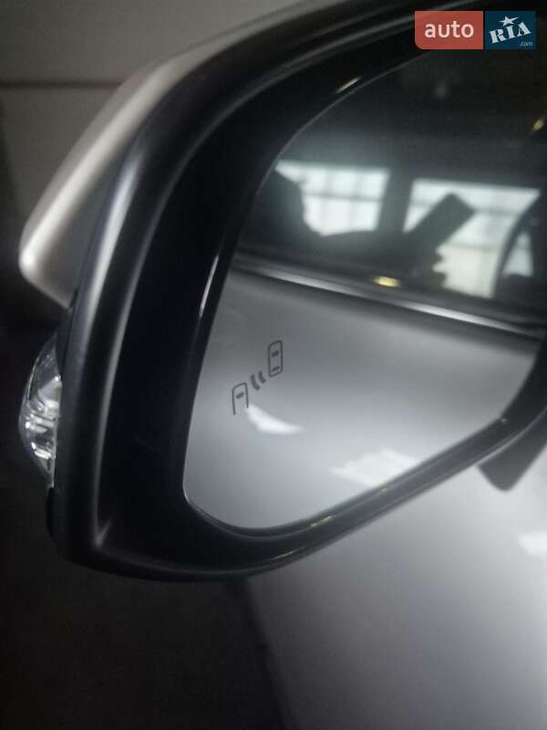 Позашляховик / Кросовер Toyota Venza 2021 в Івано-Франківську