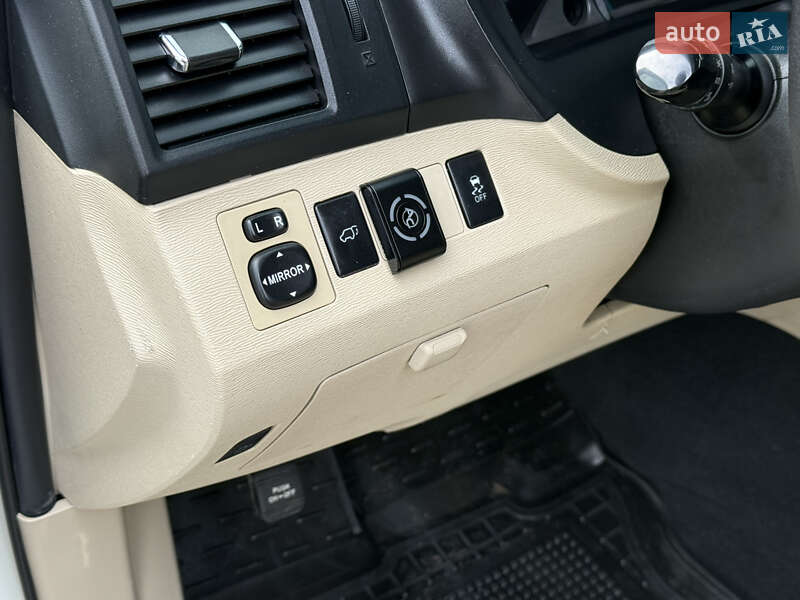 Позашляховик / Кросовер Toyota Venza 2013 в Дніпрі