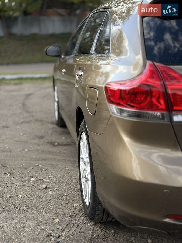 Внедорожник / Кроссовер Toyota Venza 2011 в Новой Водолаге