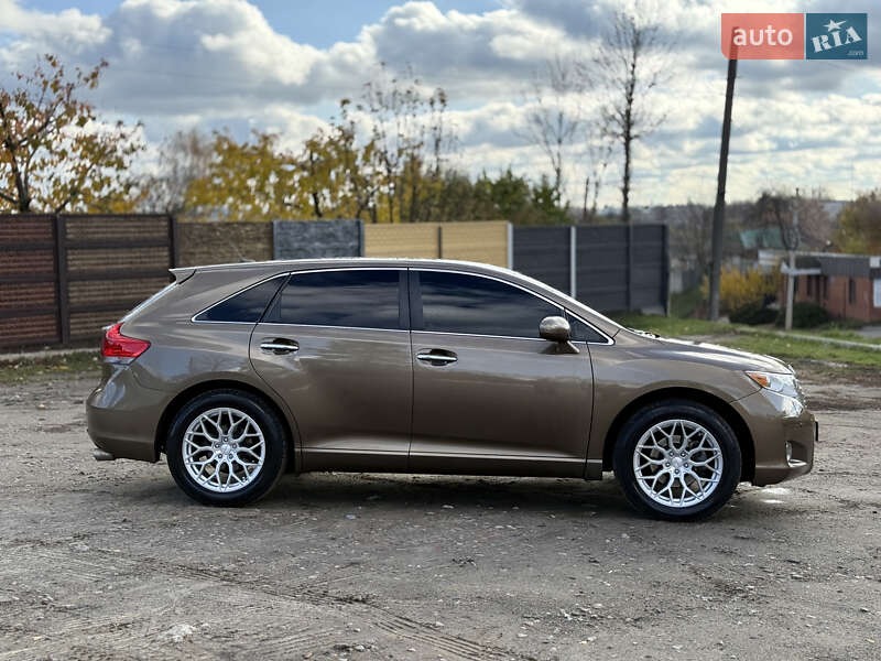 Внедорожник / Кроссовер Toyota Venza 2011 в Новой Водолаге
