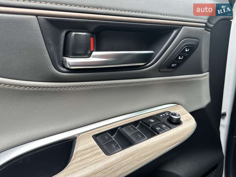 Внедорожник / Кроссовер Toyota Venza 2023 в Белой Церкви