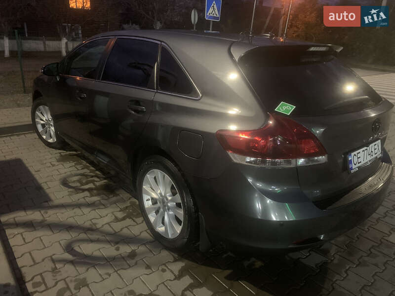 Позашляховик / Кросовер Toyota Venza 2012 в Чернівцях