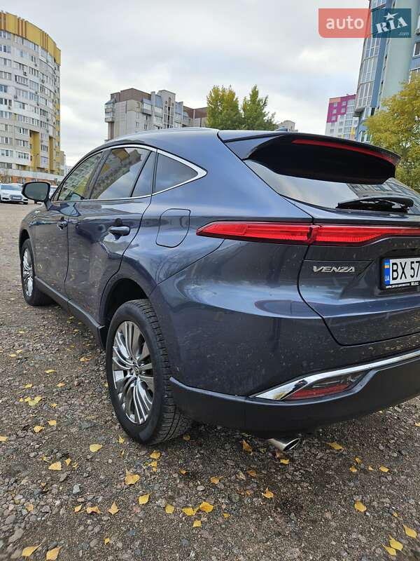 Позашляховик / Кросовер Toyota Venza 2021 в Черкасах