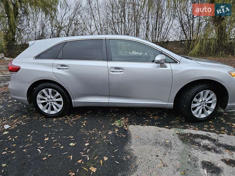 Внедорожник / Кроссовер Toyota Venza 2013 в Калиновке