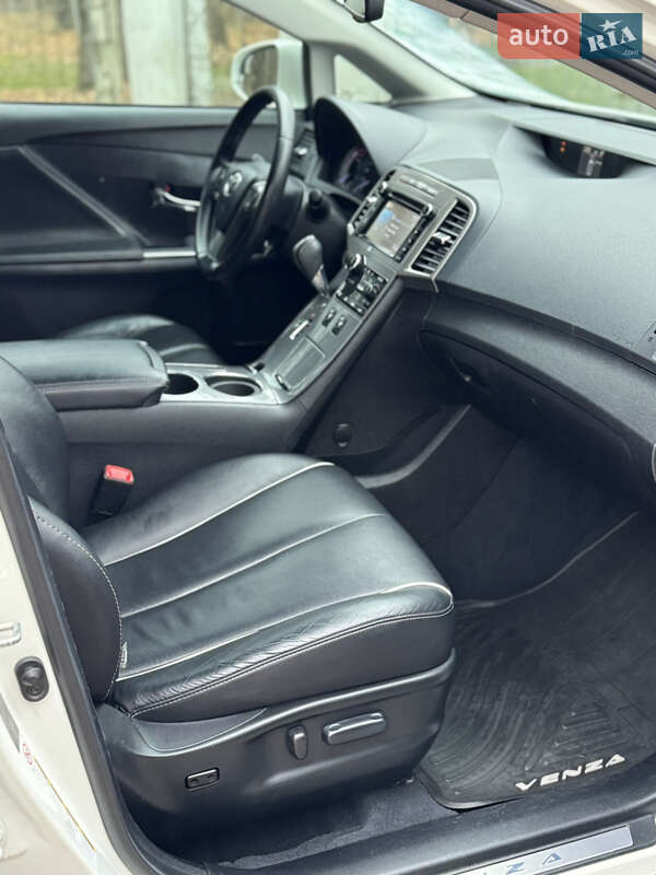 Внедорожник / Кроссовер Toyota Venza 2013 в Знаменке