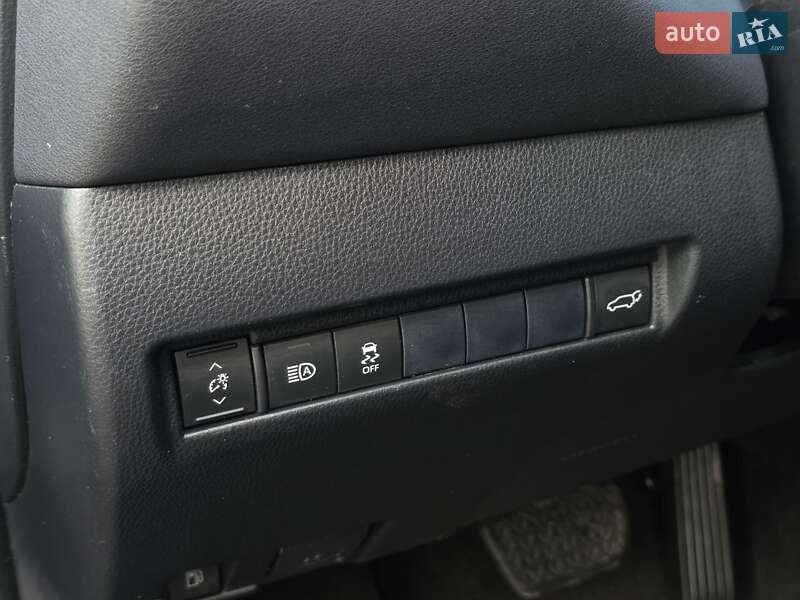 Позашляховик / Кросовер Toyota Venza 2020 в Тернополі