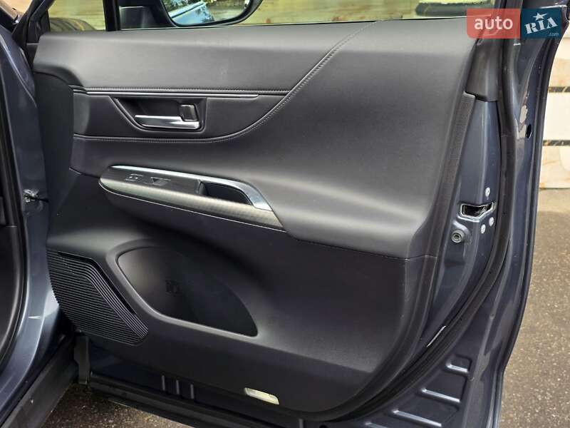 Позашляховик / Кросовер Toyota Venza 2020 в Тернополі