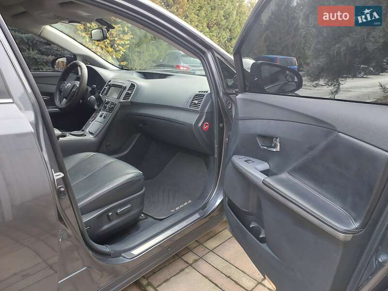 Внедорожник / Кроссовер Toyota Venza 2013 в Петропавловской Борщаговке