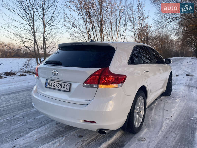 Позашляховик / Кросовер Toyota Venza 2011 в Краснограді