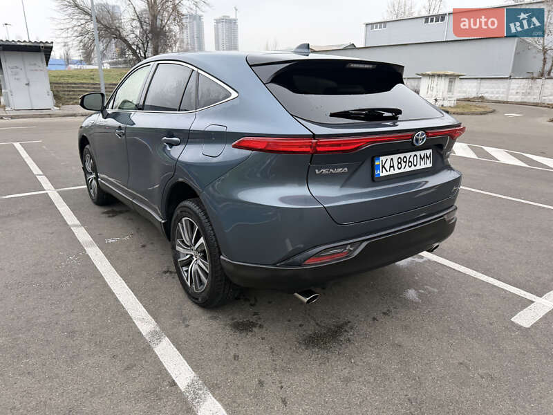 Позашляховик / Кросовер Toyota Venza 2021 в Києві