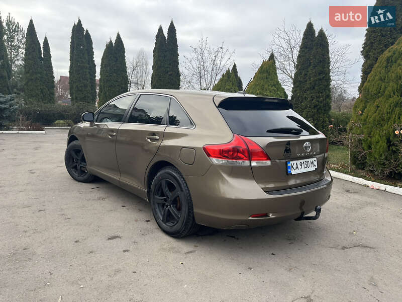 Позашляховик / Кросовер Toyota Venza 2011 в Ладижині