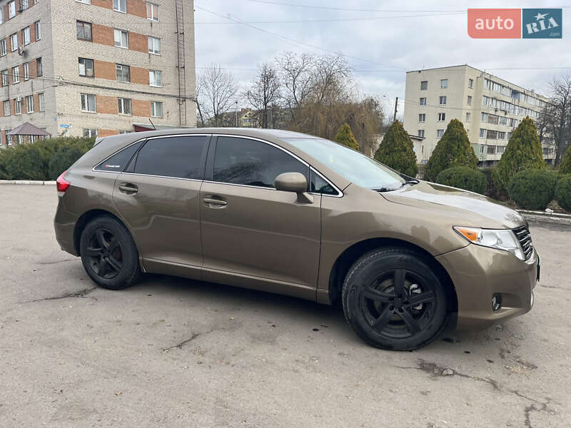 Позашляховик / Кросовер Toyota Venza 2011 в Ладижині