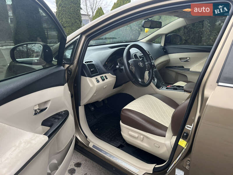 Позашляховик / Кросовер Toyota Venza 2011 в Ладижині