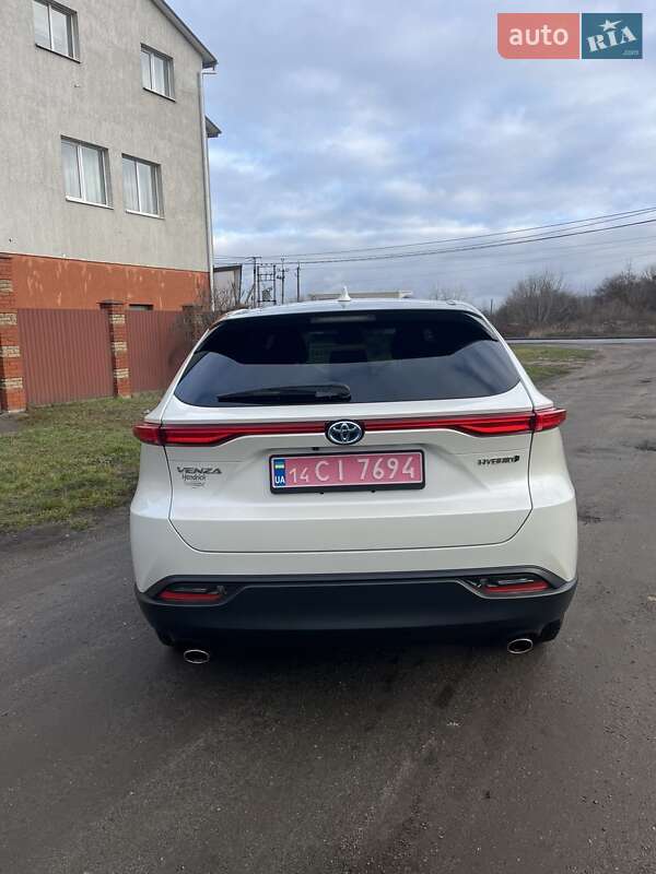 Позашляховик / Кросовер Toyota Venza 2021 в Києві