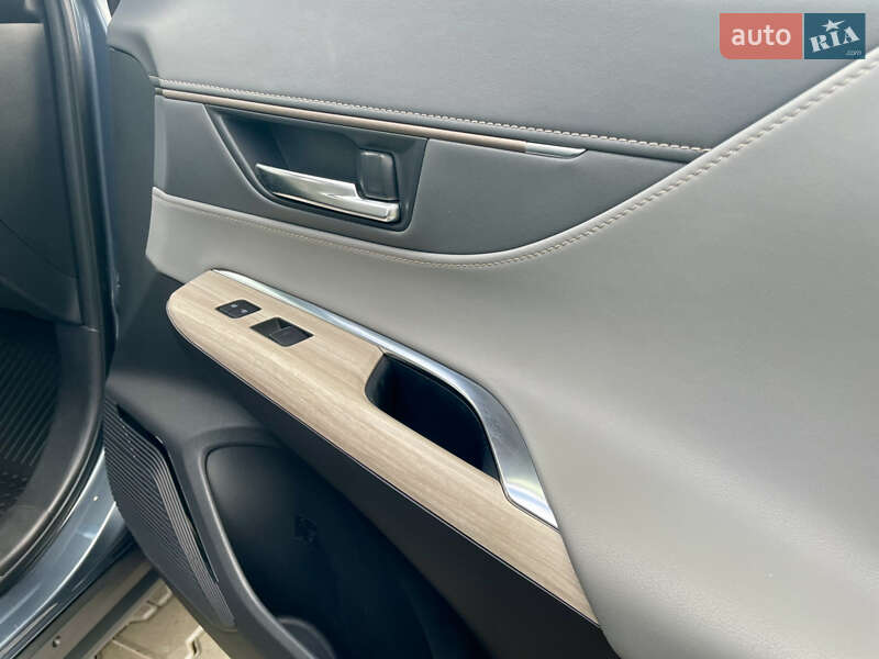 Позашляховик / Кросовер Toyota Venza 2021 в Тульчині