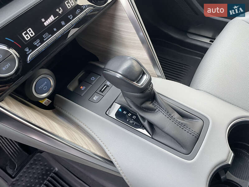 Позашляховик / Кросовер Toyota Venza 2021 в Тульчині