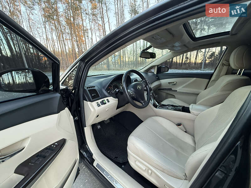 Позашляховик / Кросовер Toyota Venza 2011 в Житомирі