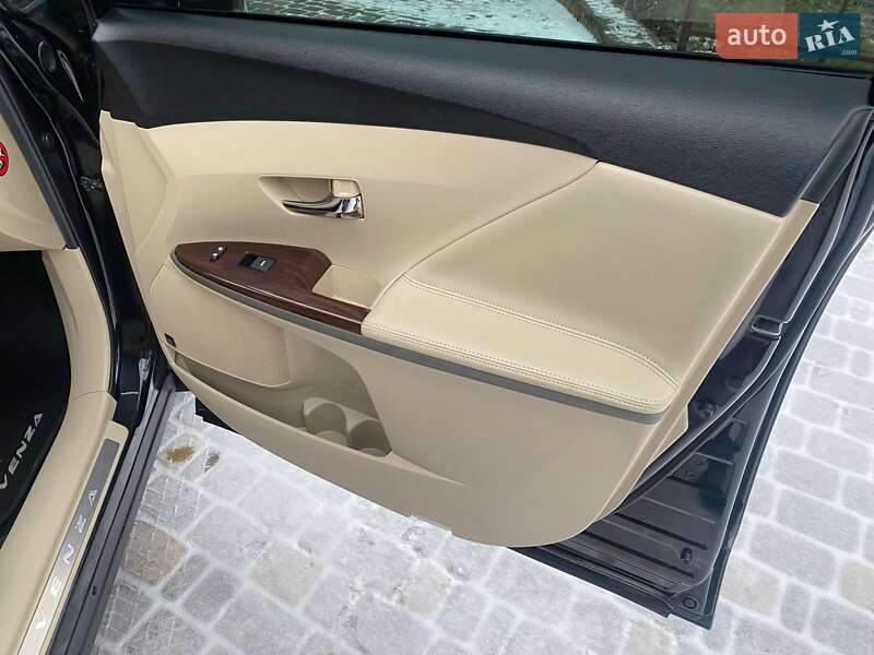 Позашляховик / Кросовер Toyota Venza 2013 в Вінниці