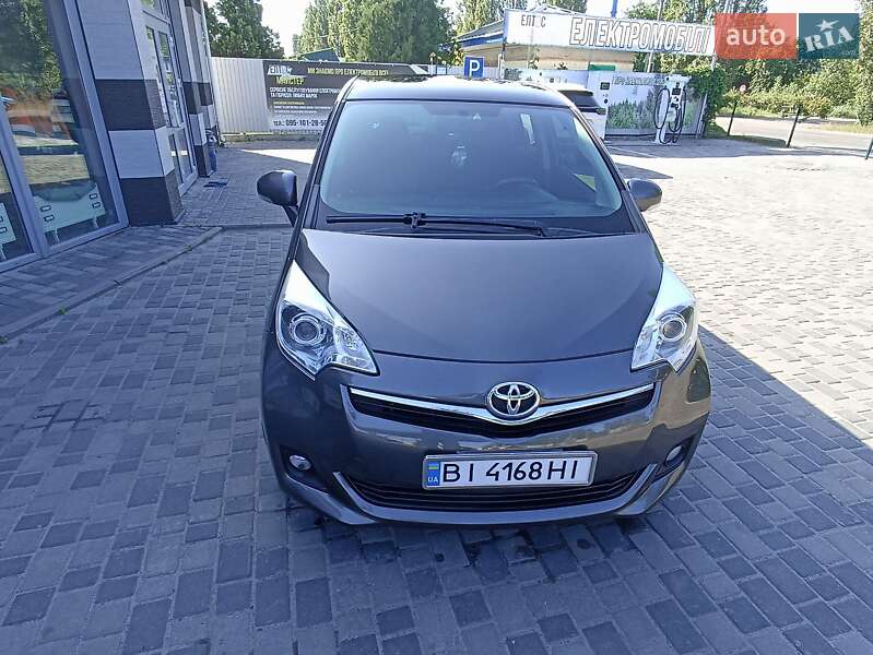 Мінівен Toyota Verso-S 2011 в Горішніх Плавнях