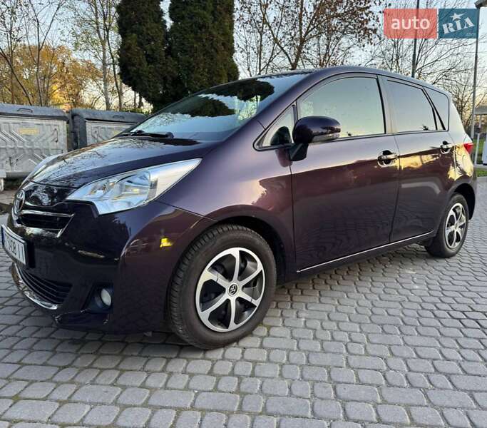 Микровэн Toyota Verso-S 2014 в Ивано-Франковске