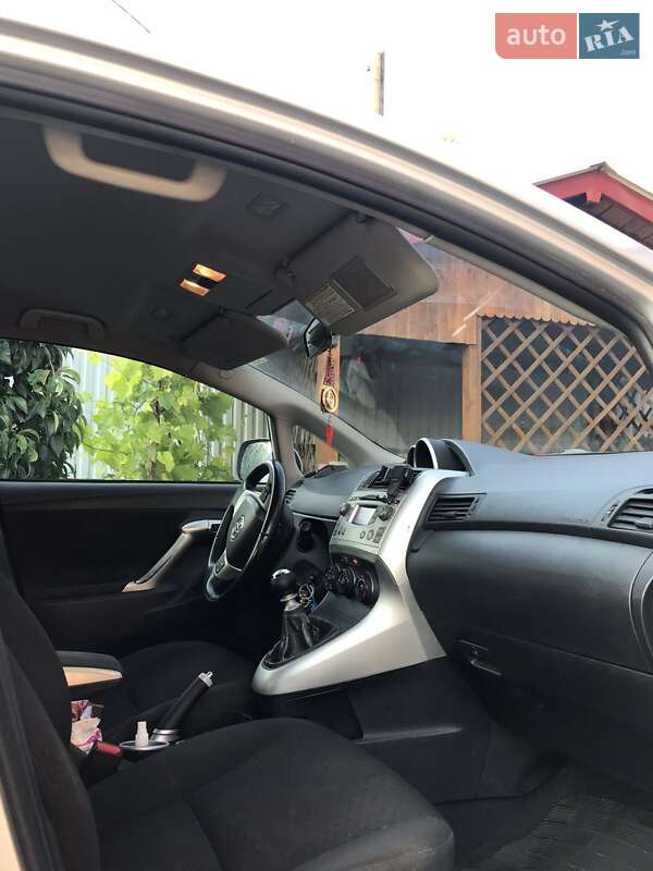 Минивэн Toyota Verso 2010 в Тернополе