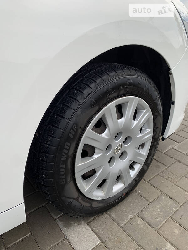 Мінівен Toyota Verso 2012 в Рівному