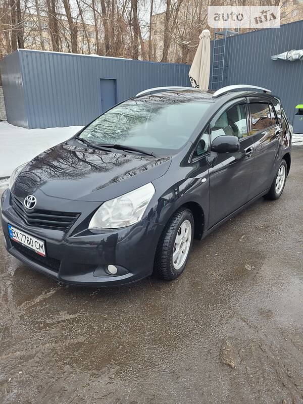 Універсал Toyota Verso 2011 в Рівному