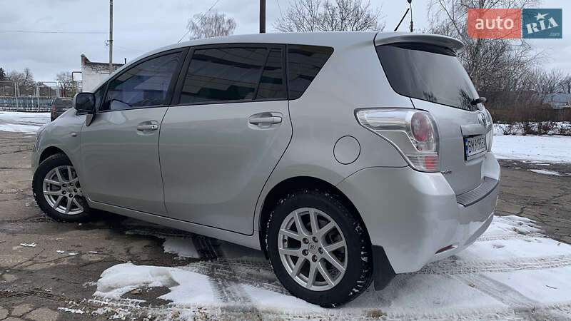 Мінівен Toyota Verso 2011 в Конотопі