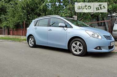 Минивэн Toyota Verso 2011 в Рени