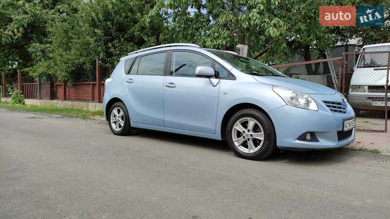 Минивэн Toyota Verso 2011 в Рени