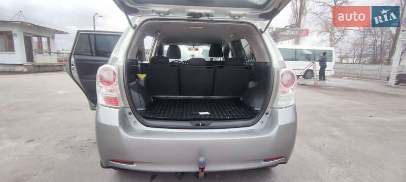 Мінівен Toyota Verso 2011 в Чернігові