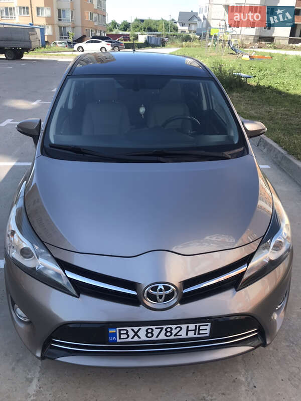 Мінівен Toyota Verso 2014 в Хмельницькому