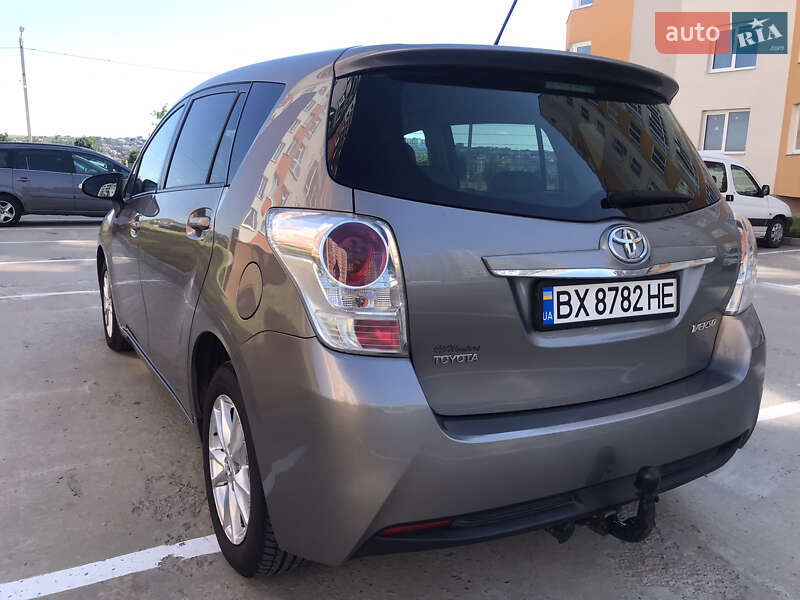 Мінівен Toyota Verso 2014 в Хмельницькому