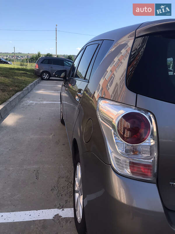 Мінівен Toyota Verso 2014 в Хмельницькому