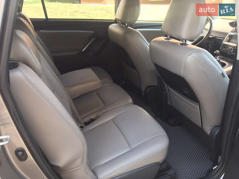Мінівен Toyota Verso 2014 в Хмельницькому
