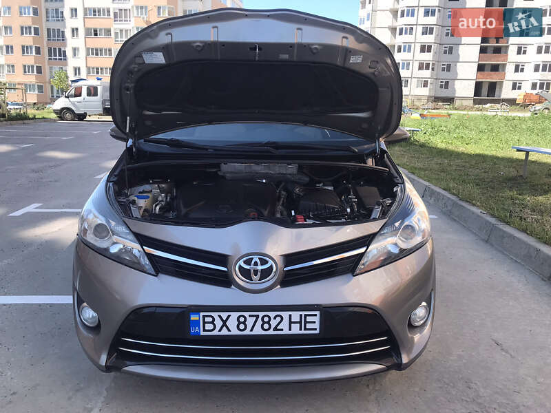 Мінівен Toyota Verso 2014 в Хмельницькому