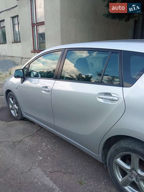 Минивэн Toyota Verso 2011 в Тернополе