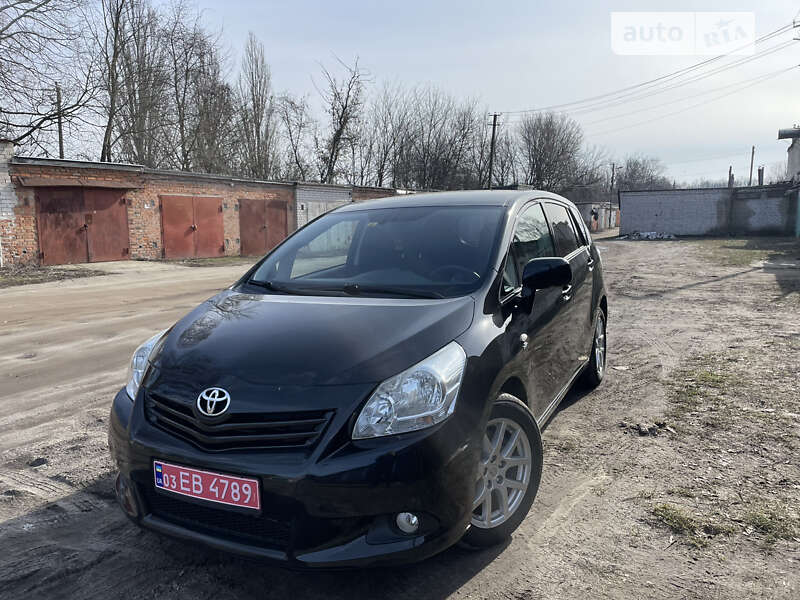 Минивэн Toyota Verso 2010 в Чернигове