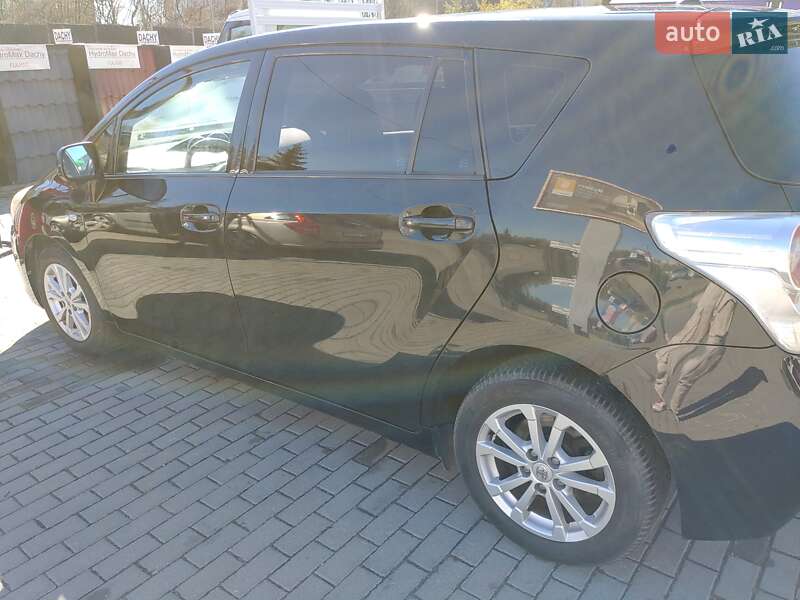 Мінівен Toyota Verso 2010 в Тернополі