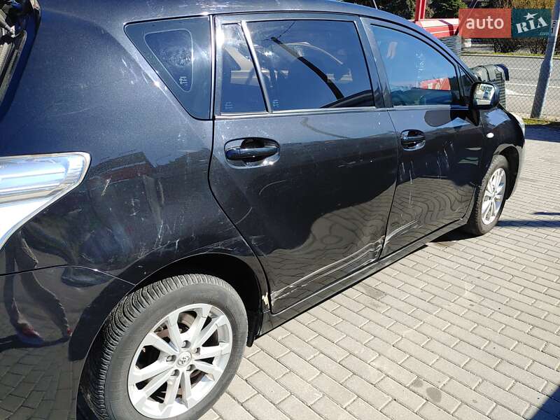 Мінівен Toyota Verso 2010 в Тернополі