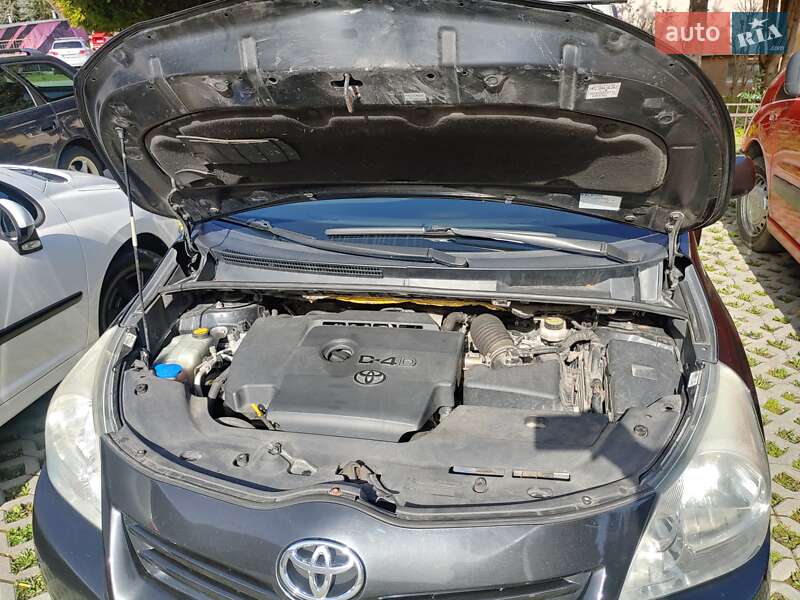 Мінівен Toyota Verso 2010 в Тернополі